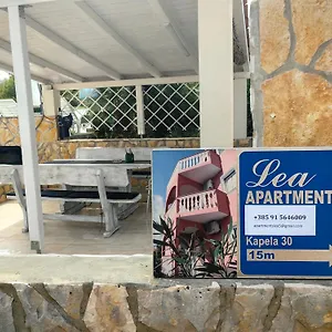 Appartement Lea With Pool